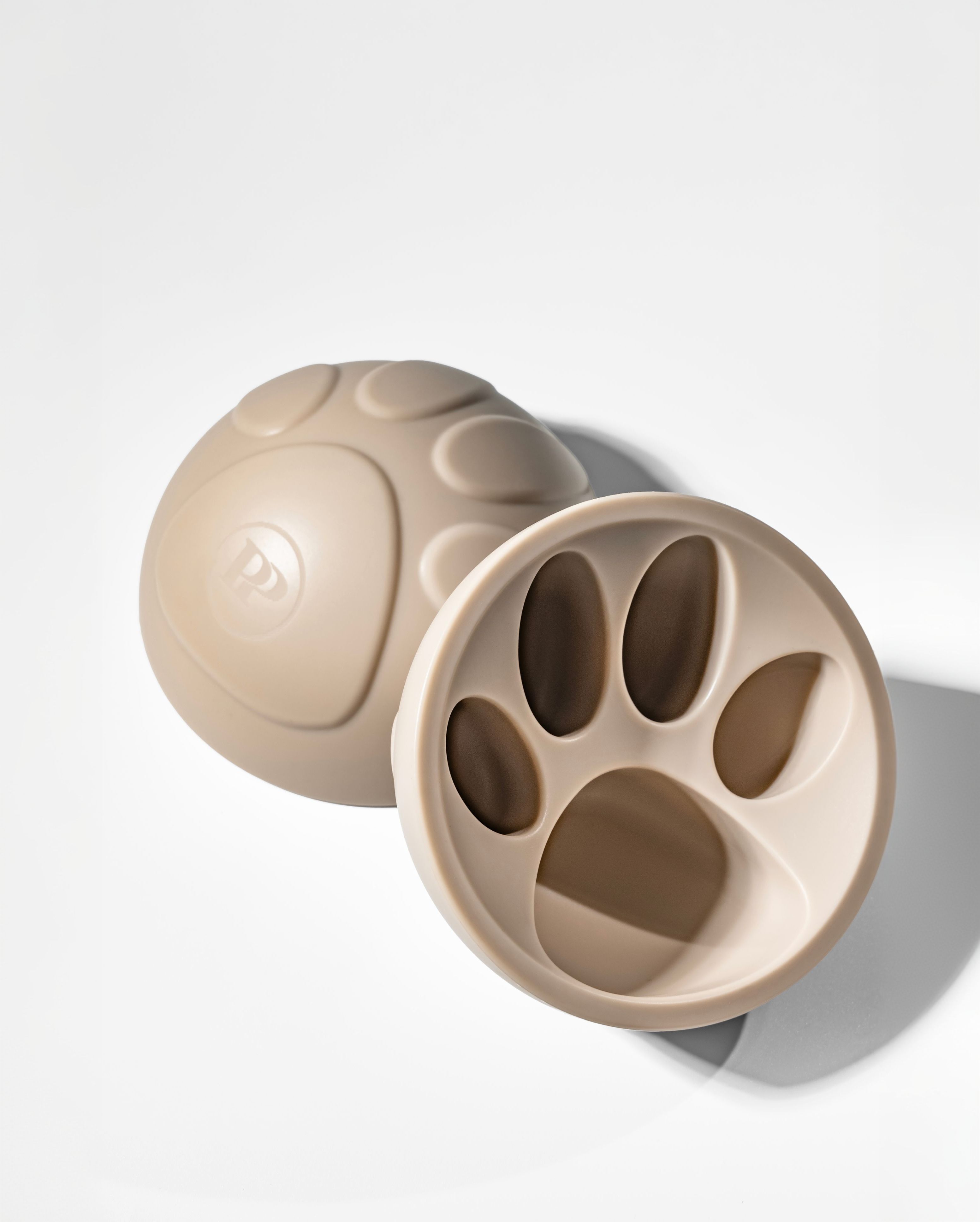 The Paw Feeder (S)